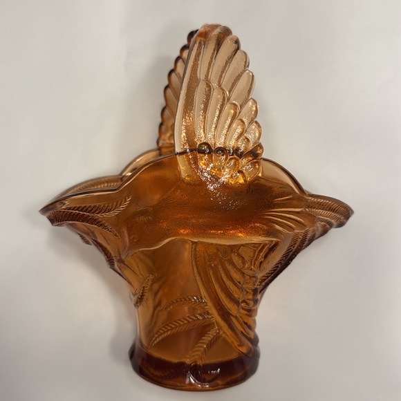 Vtg Mid century Indiana glass “ Bird of Paradise” amber basket. - Picture 3 of 6